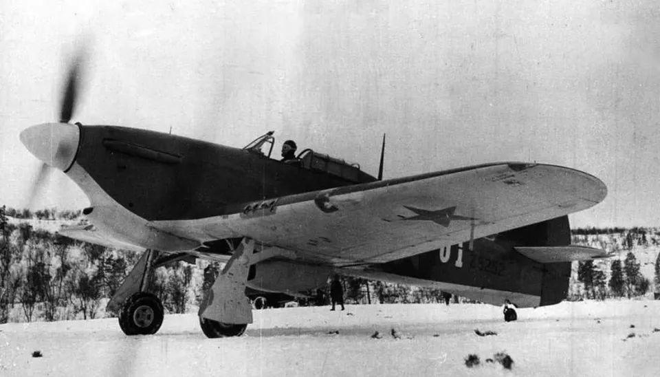 乌克兰从地下挖出8架英国飓风战斗机,曾是打击德寇主力