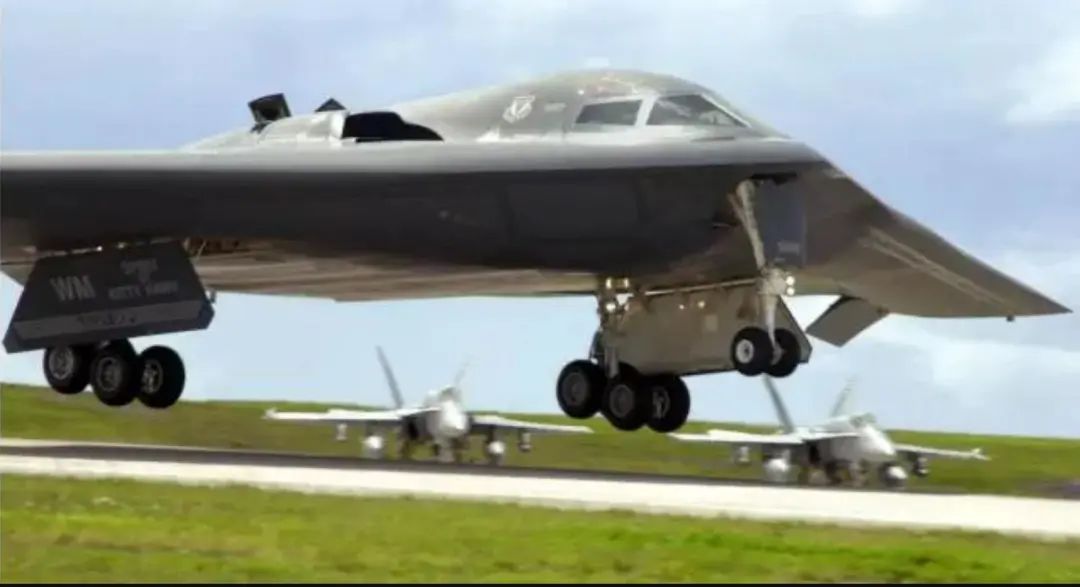 美国越来越像韩国了:直-20抄袭黑鹰,歼-35抄袭F-35,轰-20抄袭B-2