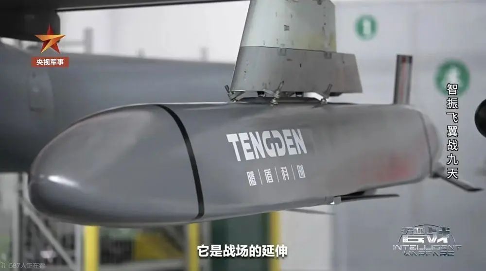 解放军亮相无人轰炸机编队,12枚导弹武德充沛,方圆千里寸草不生