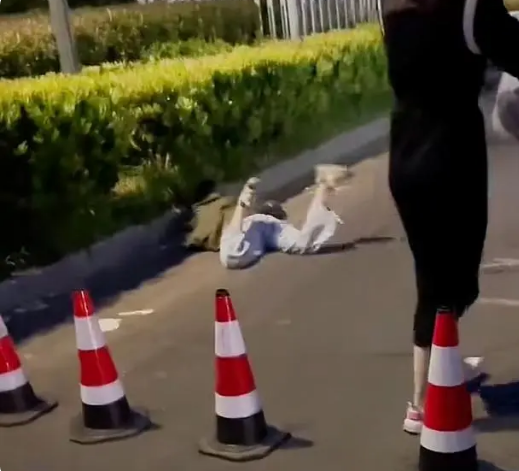 连陈奕迅都想当“黄牛”,这事到底有多赚钱?