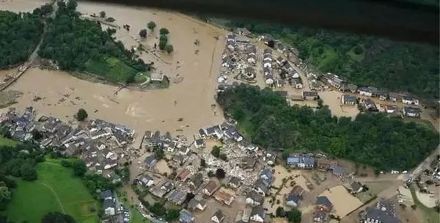 飞机都被淹了:德国的下水道,都修给了青岛么?