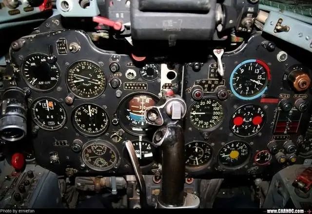 歼-6无人机挂满集束炸弹,锁定海峡对面,解放军手里还有几千架