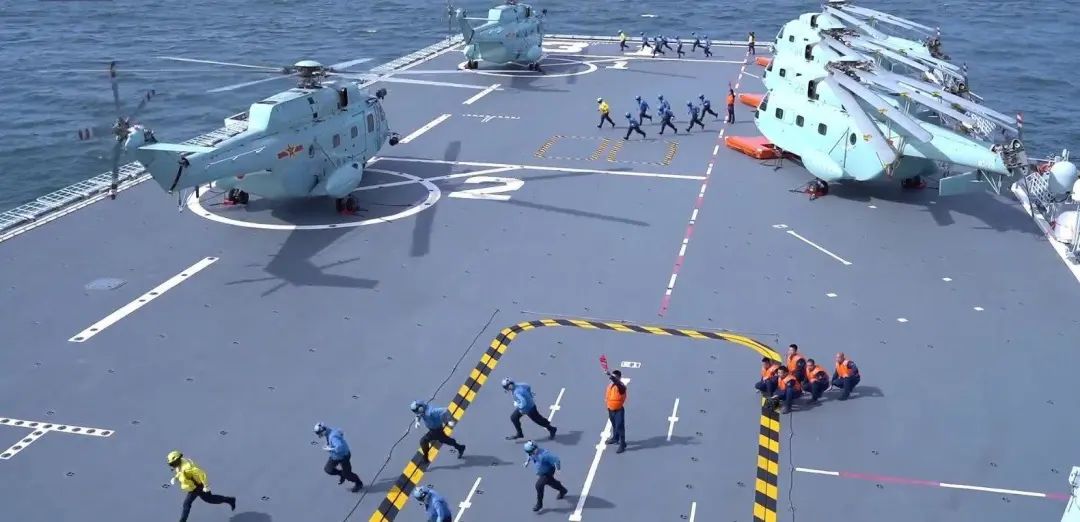 20层楼高!央视披露首艘075两栖战舰,强大实力铸就海上钢铁长城