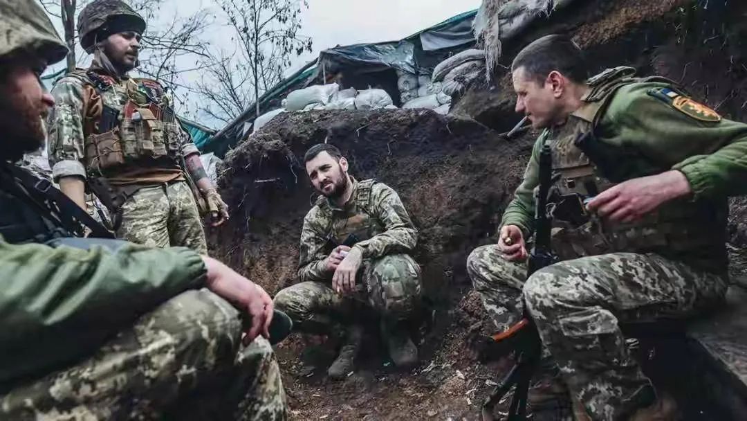 统统上战场!乌克兰颁布人类有史以来最强“抓壮丁”动员令,国民党看了都自愧不如!
