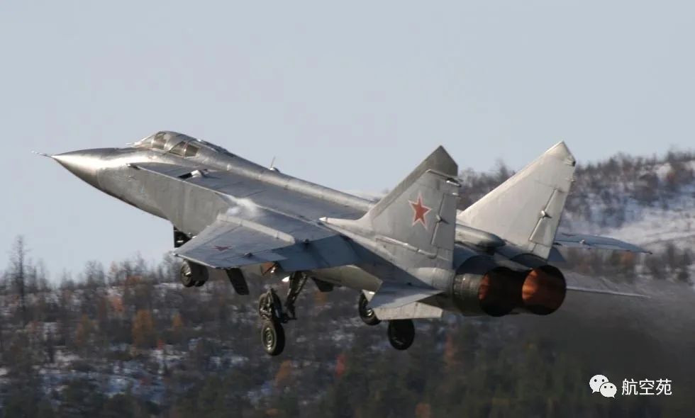 携带F16战斗机件200多名北约军事技术专家被三架米格-31战斗机毁灭