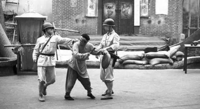 统统上战场!乌克兰颁布人类有史以来最强“抓壮丁”动员令,国民党看了都自愧不如!