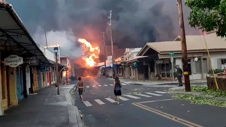 华人亲历夏威夷百年最大火灾：旅游变逃难，整个镇一片焦土！