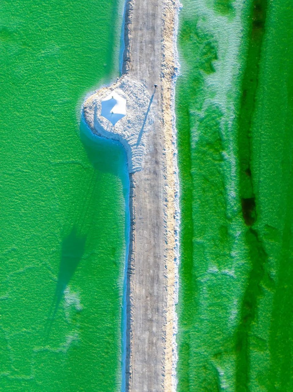 别囤盐了!中国最大的“天空之镜",比茶卡盐湖大56倍,价值12万亿,够全世界人口吃1000年!