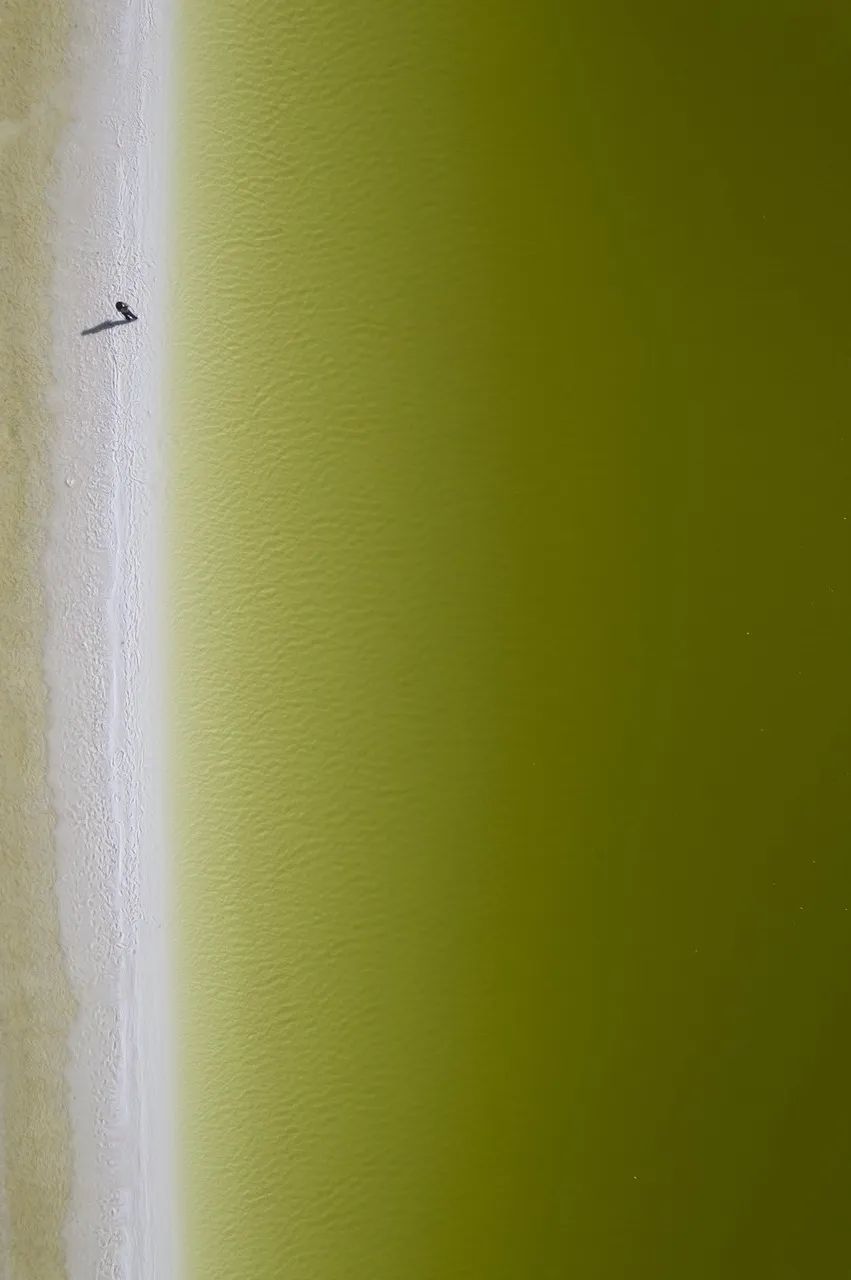 别囤盐了!中国最大的“天空之镜",比茶卡盐湖大56倍,价值12万亿,够全世界人口吃1000年!