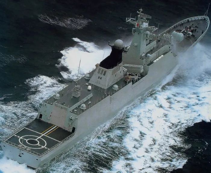 苦等10年！中国新舰054B下水全网沸腾，网友：老054可以支援给朝鲜了！