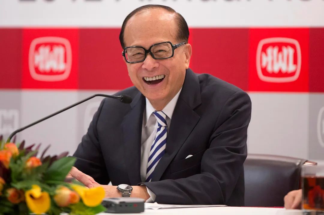 “放血甩卖”?李嘉诚降价30%抛售房产,房价回到7年前!为什么?专家解读…