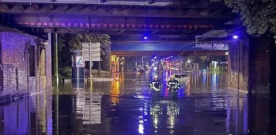 飞机都被淹了:德国的下水道,都修给了青岛么?