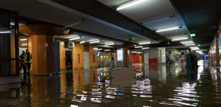 飞机都被淹了:德国的下水道,都修给了青岛么?