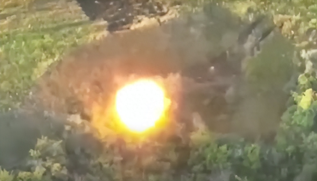 穿越机俄乌战场显神通,解放军解锁新玩法:城市作战可以这么打