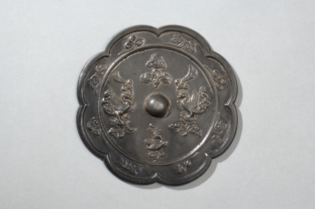 古人照镜子,主打一个仪式感