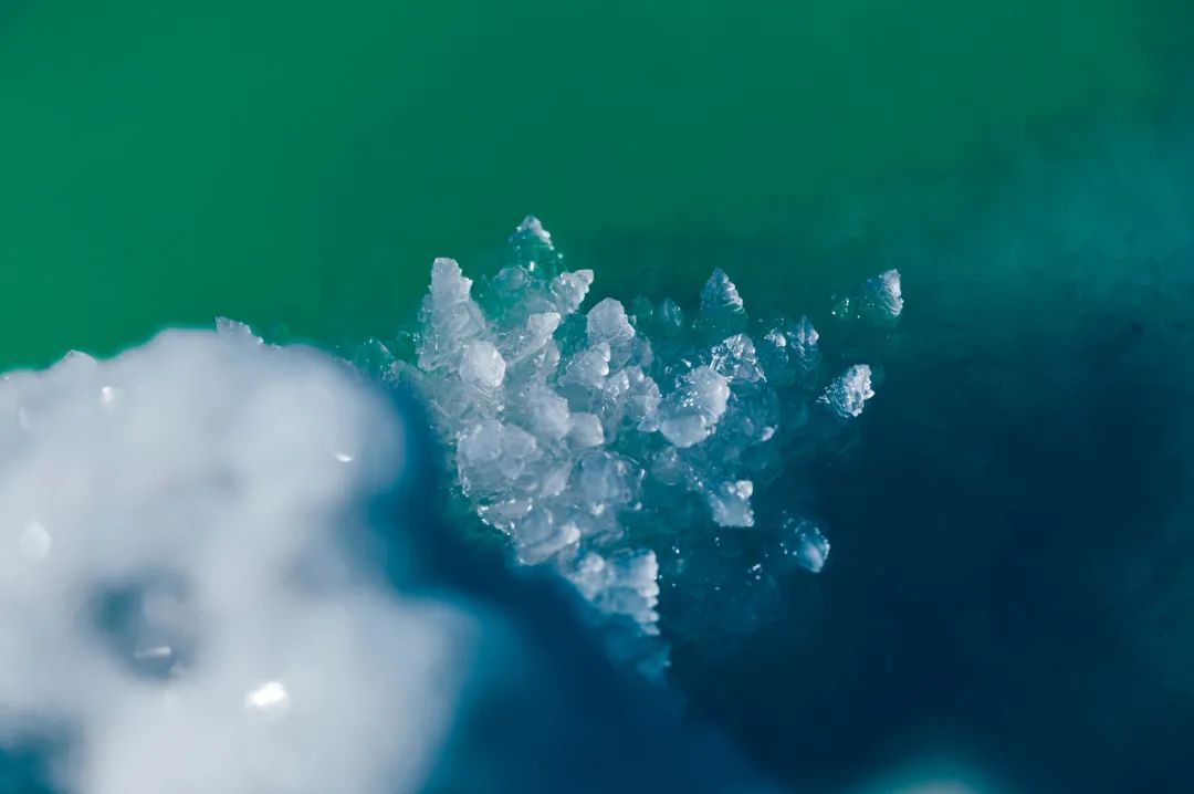 别囤盐了!中国最大的“天空之镜",比茶卡盐湖大56倍,价值12万亿,够全世界人口吃1000年!