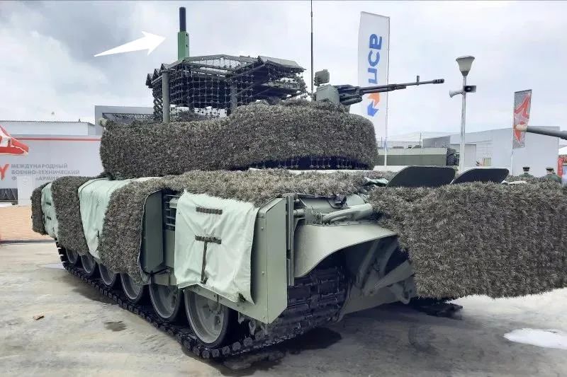 很丑但很实用!俄罗斯军事展,“铁顶棚”成为坦克制式装备!中国需要“抄作业”吗?
