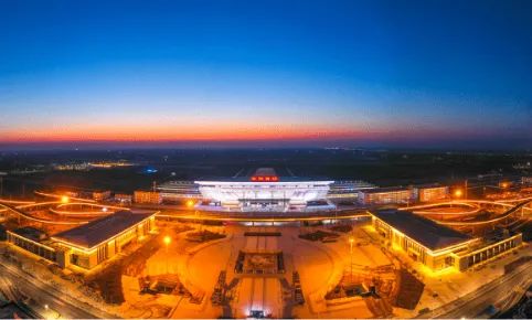 中国高铁站前广场,为何要建那么大?