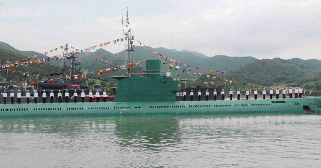 朝鲜新概念“核潜艇”，两种核导弹上垂发，细看还是有中国的底子
