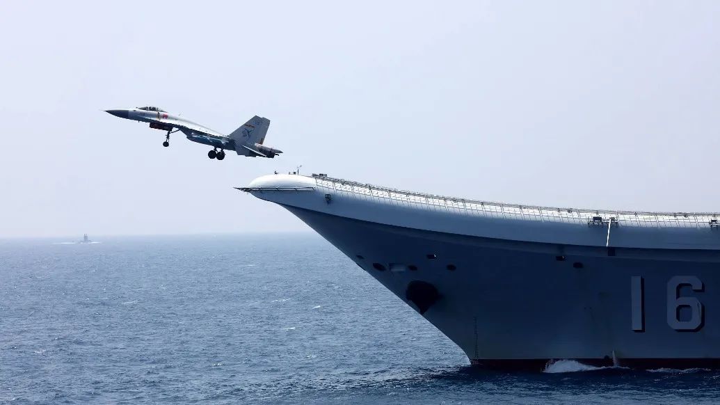 辽宁舰已脱胎换骨,摘掉“训练舰”帽子,放眼亚洲,根本没有对手