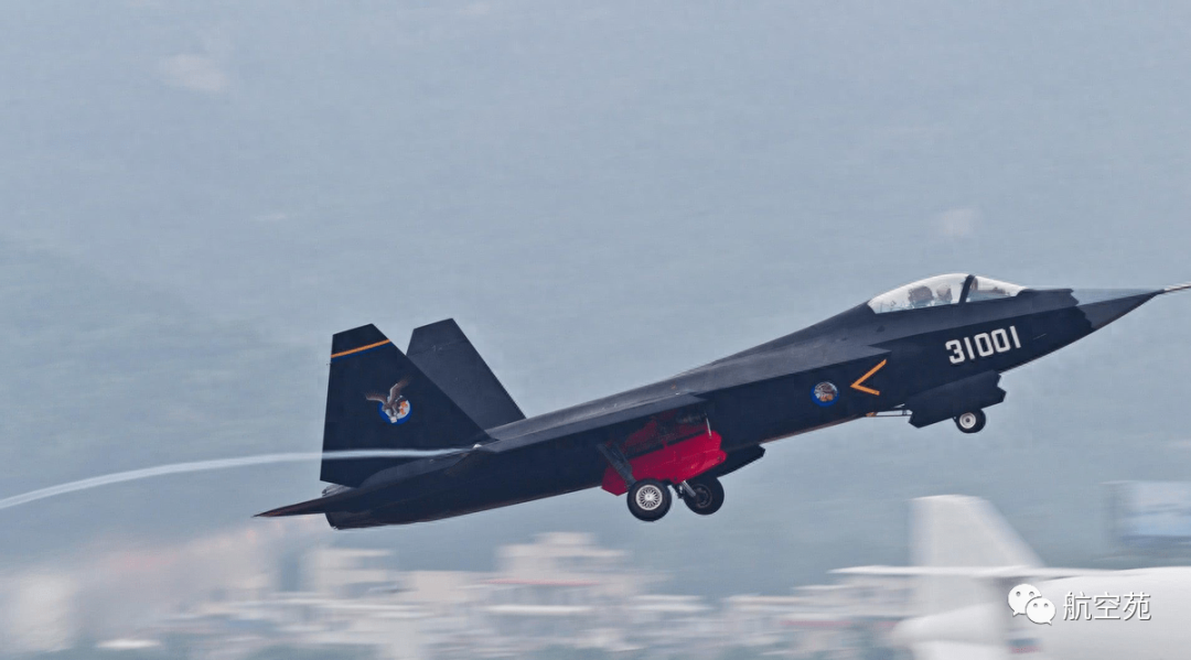 福建舰给了大惊喜,3条工棚拆除,歼35也成型,国庆献礼指日可待