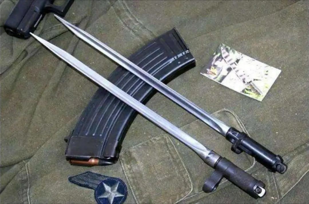 解放军的三棱军刺,淬毒,放血,可怕的伤口,已被联合国禁用?