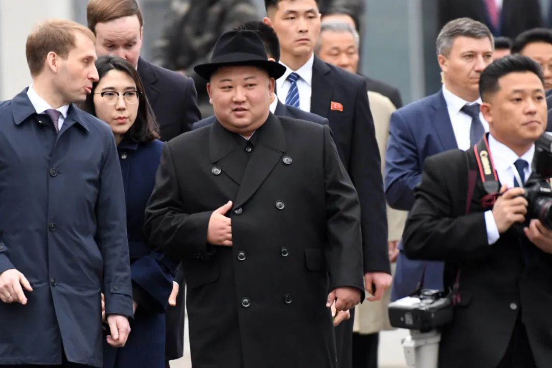 朝鲜的大国雄心！金正恩将访问俄罗斯会见普京，网友：美国害怕朝鲜与俄罗斯结盟！
