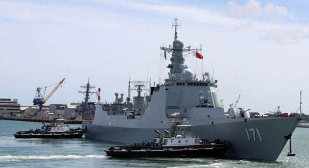 解放军052D神走位,贴脸围观美加舰队:来了黄海,得适应中方主场