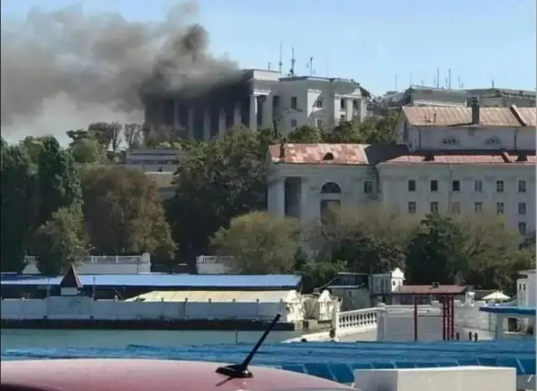 突发!俄军至暗时刻,黑海舰队总部被炸塌,克里米亚机场被摧毁