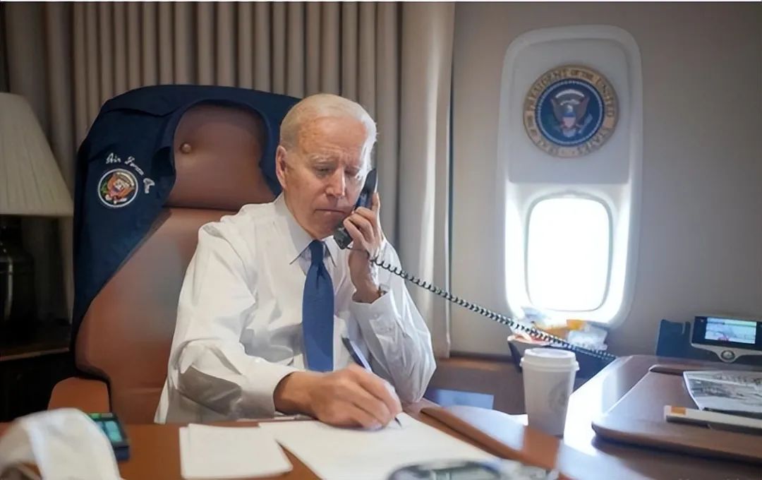 大变局下的熬与苟