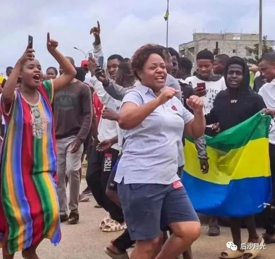 马克龙“祸不单行”,非洲小弟又政变了