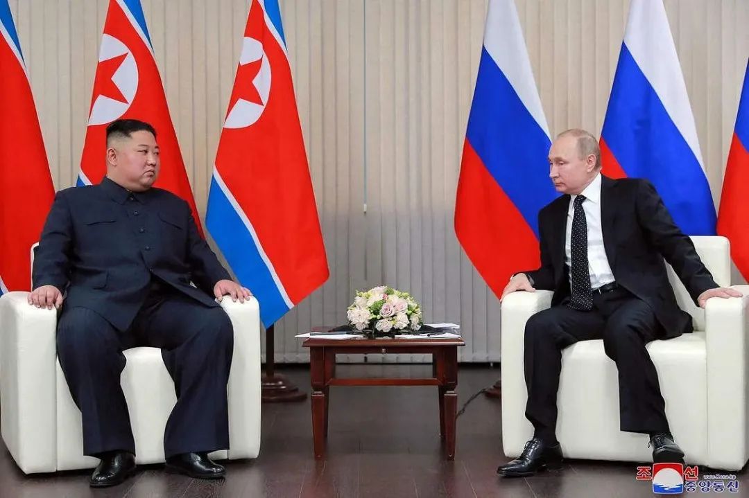 朝鲜的大国雄心！金正恩将访问俄罗斯会见普京，网友：美国害怕朝鲜与俄罗斯结盟！