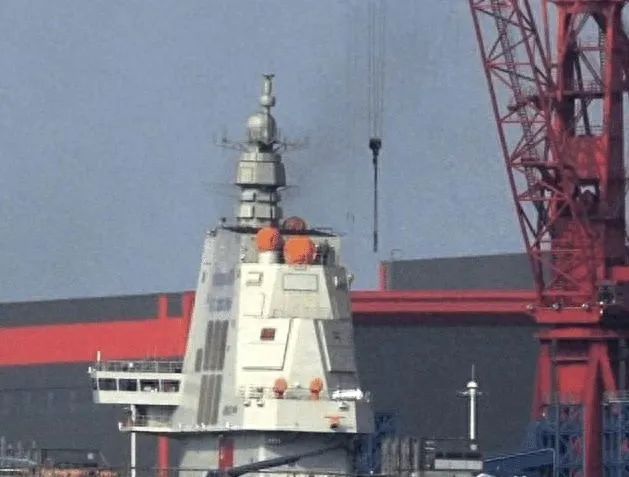 福建舰烟囱终于冒烟了,很快将试航!003航母动力之争尘埃落定