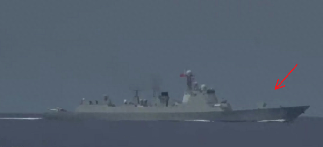 解放军052D神走位,贴脸围观美加舰队:来了黄海,得适应中方主场