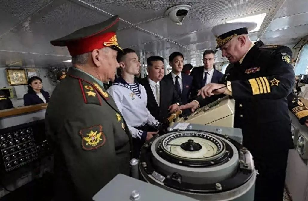 金正恩访俄，参观俄罗斯先进的武器库！朝鲜打算装备什么？