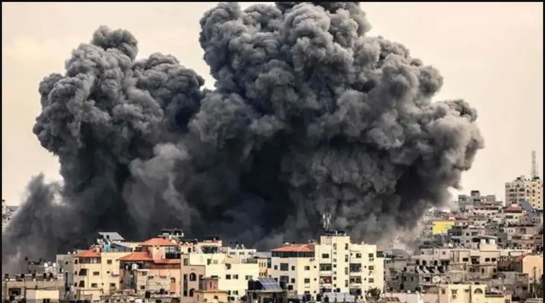 地狱之门打开了!以色列不再“敲屋顶”,10000吨炸弹摧毁加沙
