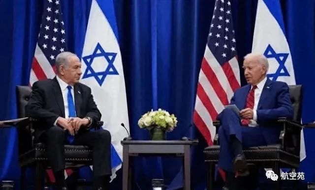 美军舰疯狂开火,激战9个小时击落胡塞武装4枚导弹15架无人机。胡塞武装表现出了大胆的态度