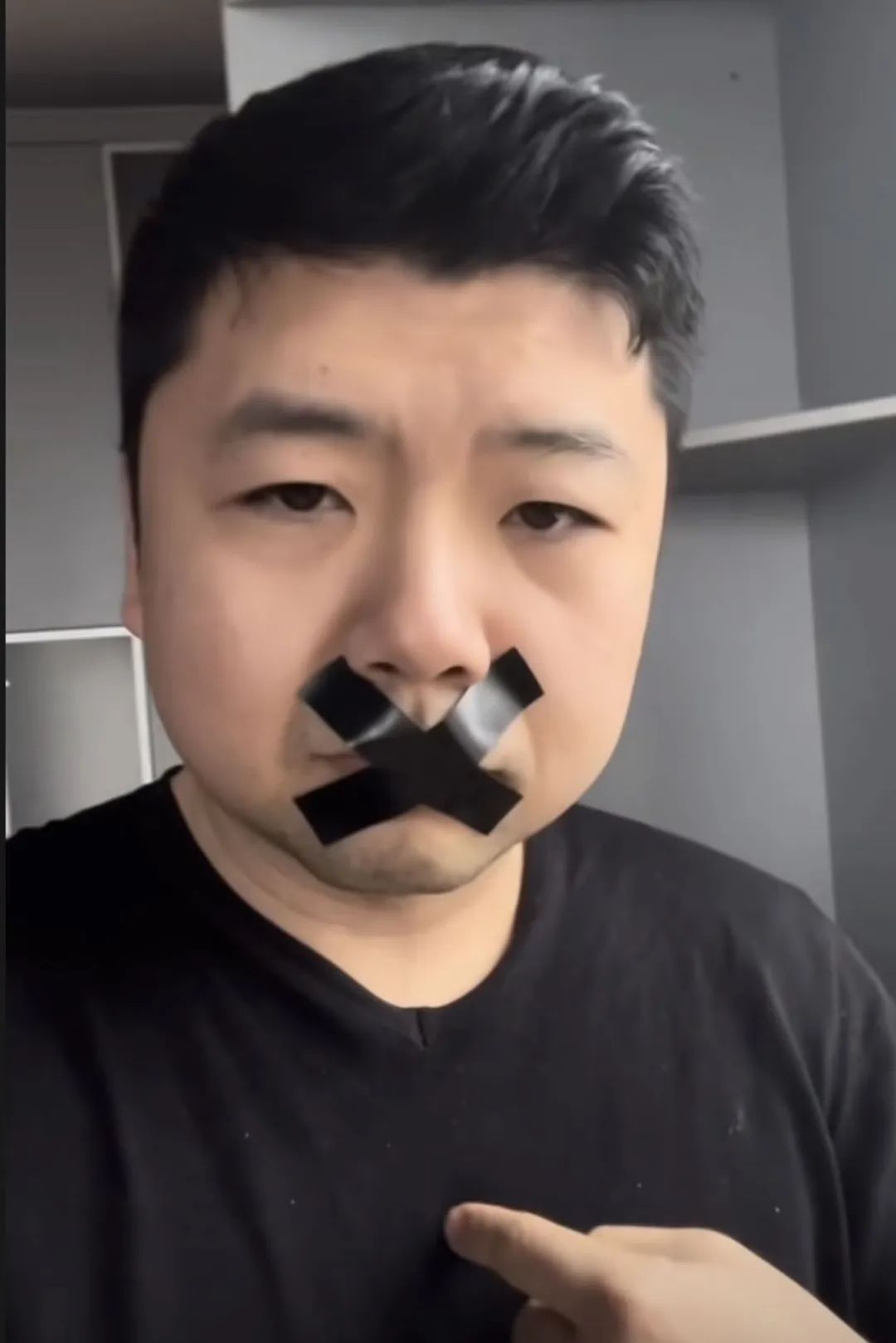 网传娶乌克兰老婆的反贼被乌克兰抓了,涉嫌多项重罪