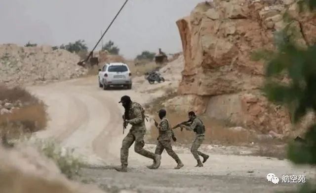 美军舰疯狂开火,激战9个小时击落胡塞武装4枚导弹15架无人机。胡塞武装表现出了大胆的态度