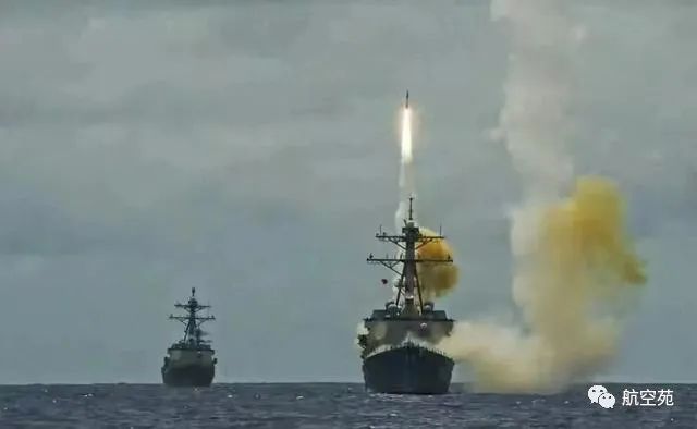 美军舰疯狂开火，激战9个小时击落胡塞武装4枚导弹15架无人机。胡塞武装表现出了大胆的态度