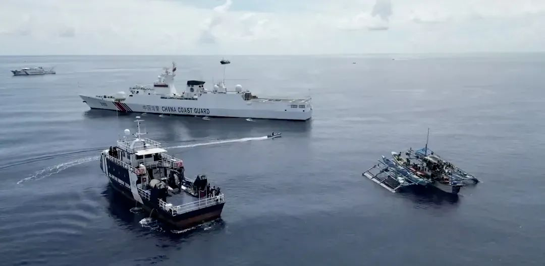 强闯黄岩岛失败之后，菲律宾再度出招，派遣“水鬼”割断中国浮标