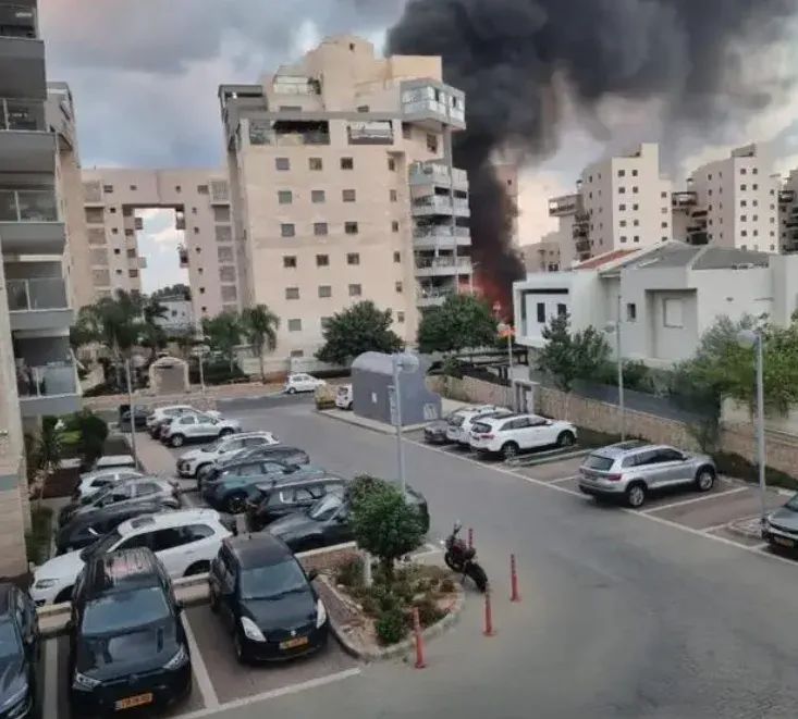 地狱之门打开了！以色列不再“敲屋顶”，10000吨炸弹摧毁加沙