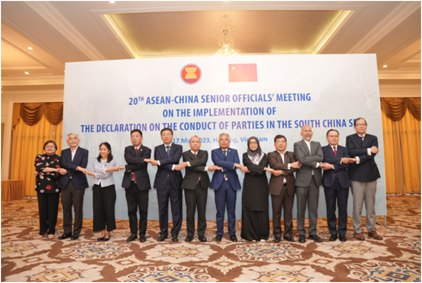 菲律宾今天侵闯我黄岩岛,选择的时机不一般!