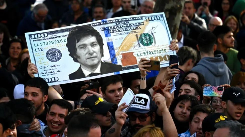经济恐怖主义：米莱的休克疗法让阿根廷做好哄抢准备