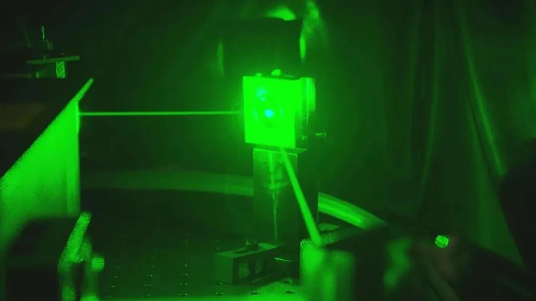 一觉醒来,比超算快一亿亿倍的量子计算机,被中国人开发出来了