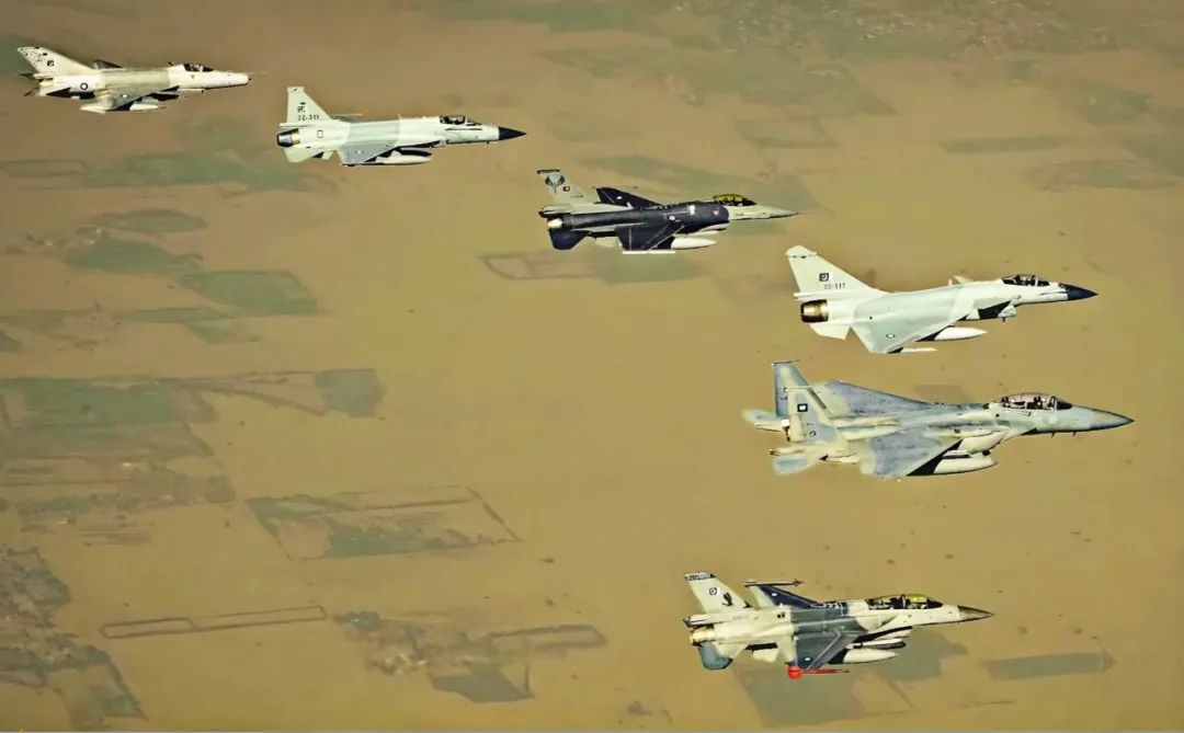 中国武器展示实力的机会来了！14国战机同台竞技，歼-10、枭龙正式迎战北约战机！