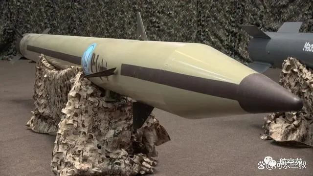 美军舰疯狂开火,激战9个小时击落胡塞武装4枚导弹15架无人机。胡塞武装表现出了大胆的态度