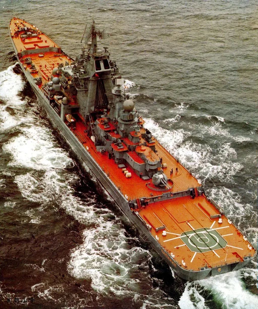 全球最强战舰！俄海军2万吨核巨兽点火，排水量超过2艘055大驱