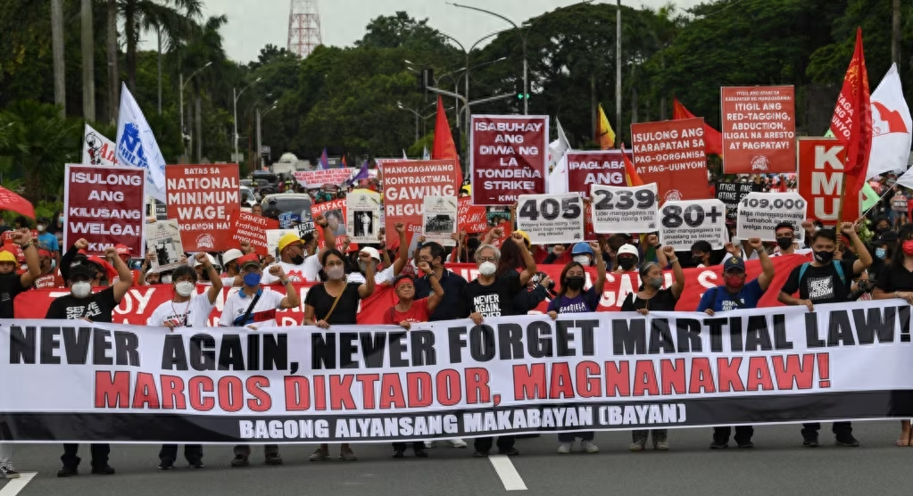 马科斯政府,正在为亲美付出代价