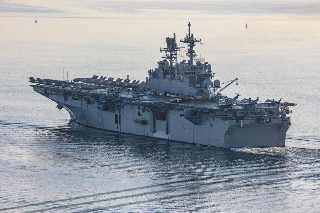 逆天!中国075型攻击舰居然装上了“滑跃式甲板”?